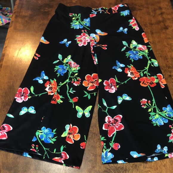Capri, floral pants S/P - Picture 10 of 13